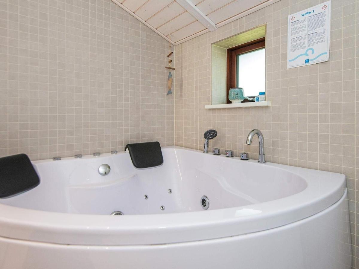 6 Person Holiday Home In R M Lakolk ภายนอก รูปภาพ