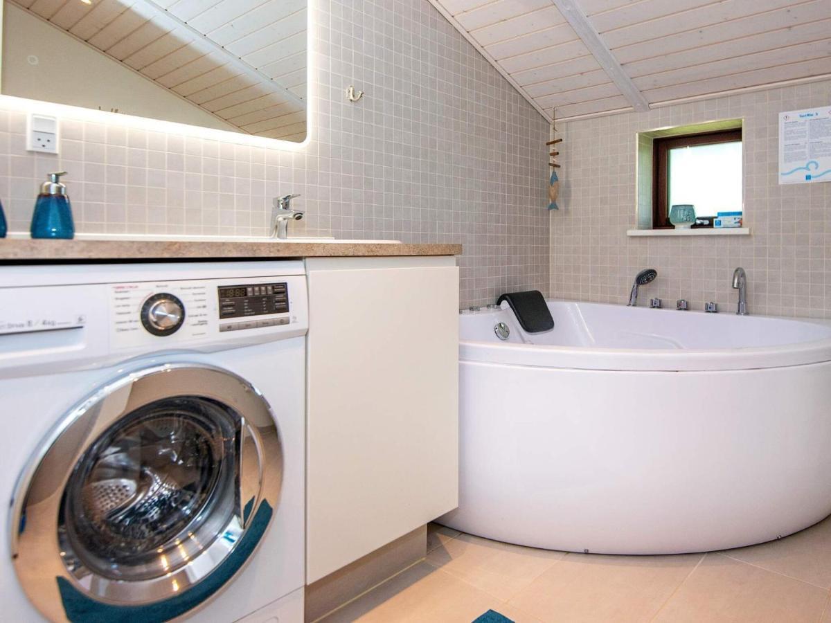 6 Person Holiday Home In R M Lakolk ภายนอก รูปภาพ